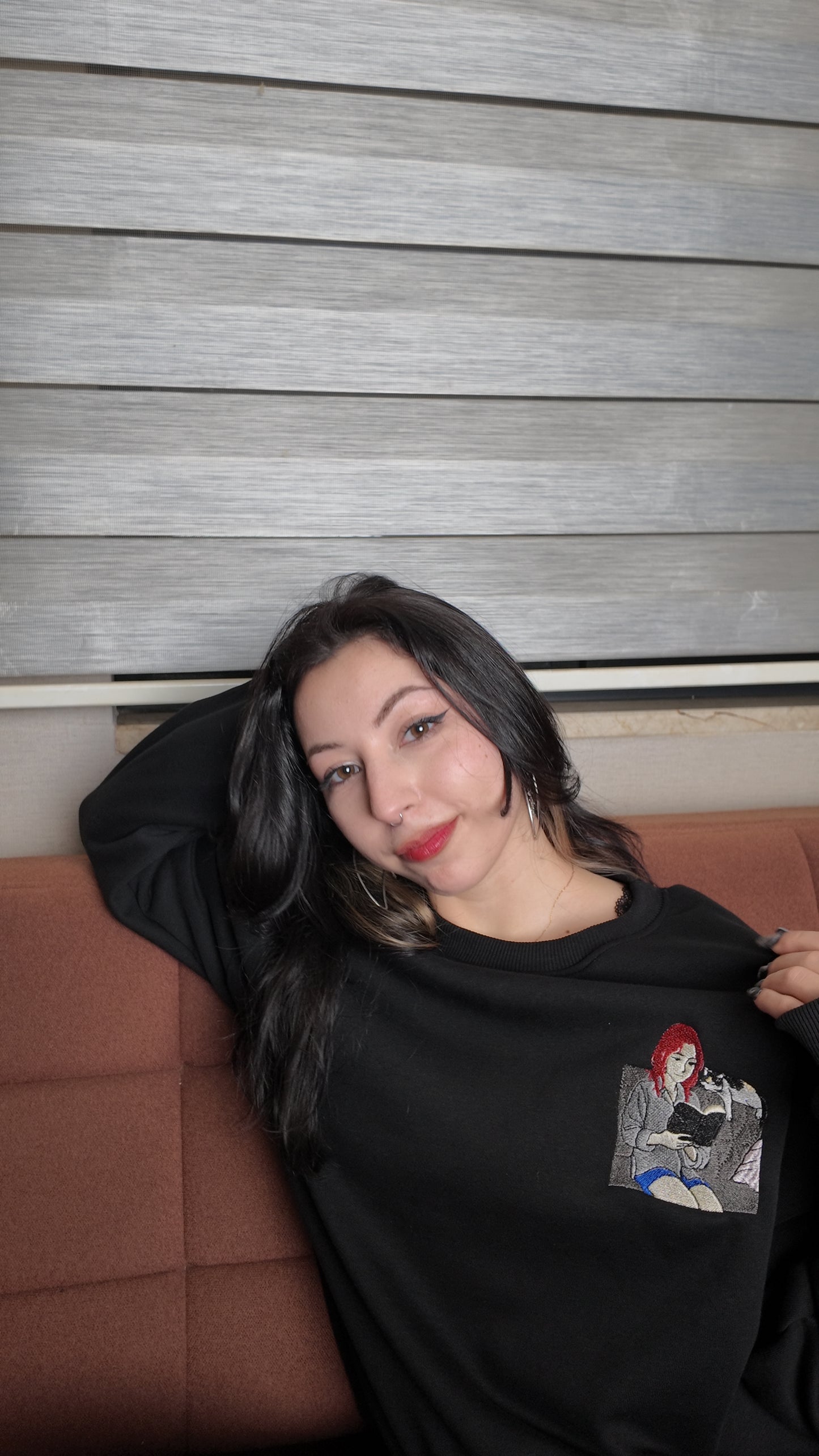 Patili Dostuna Özel Nakışlı Sweatshirt