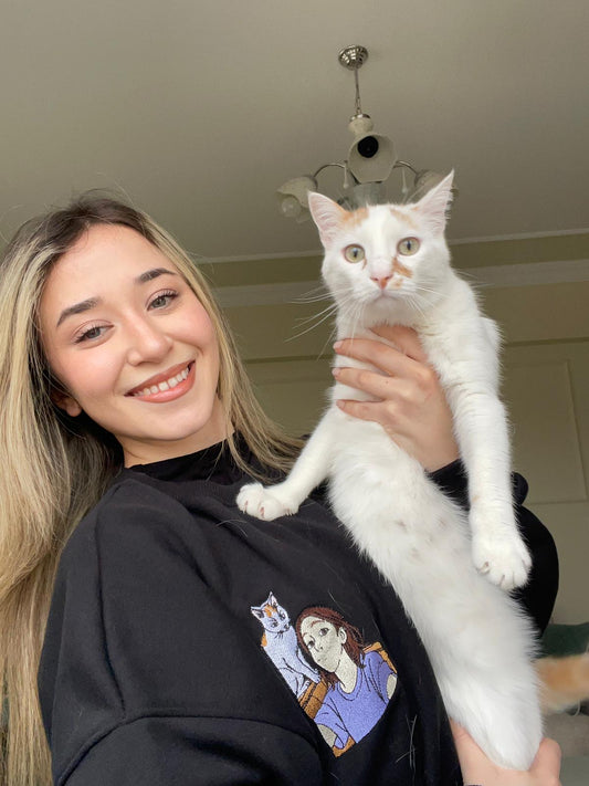 Patili Dostuna Özel Nakışlı Sweatshirt